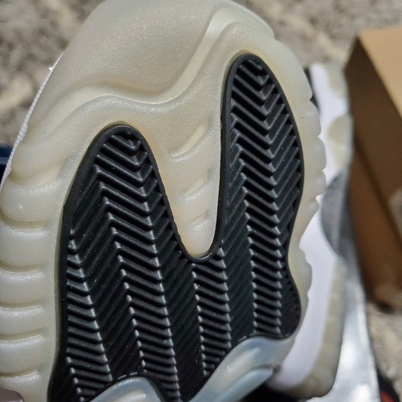 Athletic_Shoes